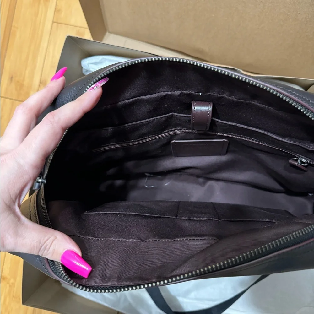 Coach carryall shoulder messenger/laptop bag. - Picture 4 of 7